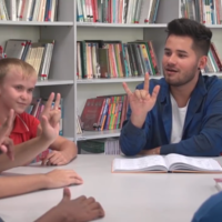 Algumas pessoas que passam pelo ensino a distância da UFSM têm histórias inspiradoras. Pessoas que fazem todo o esforço para seguir em frente e mudar de vida pela educação. Por isso, resolvemos reunir algumas dessas histórias na série "Da Distância à Mudança".
